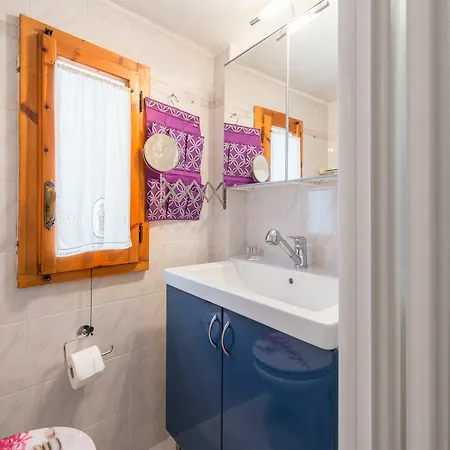 Colorful Sant'ambrogio Apartment *