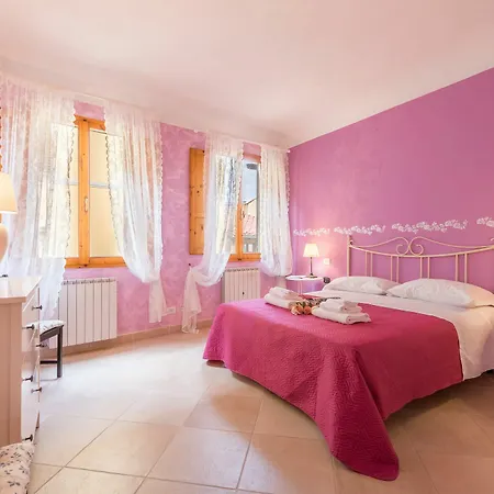 Colorful Sant'ambrogio Apartment *